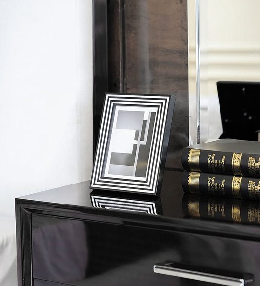 BLACK & WHITE PATTERN PHOTO FRAME