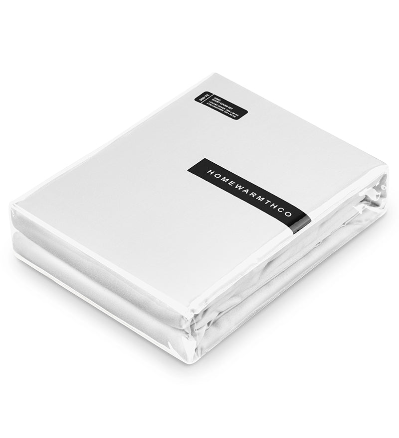 A set of white duvet covers package 