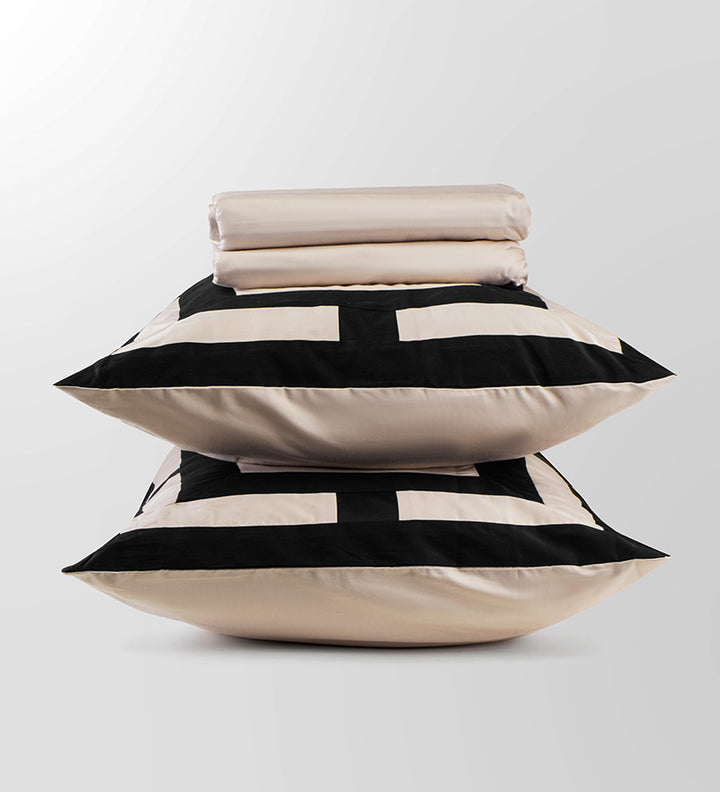 2 pillows with a duvet cover set in cocoa with black pattern