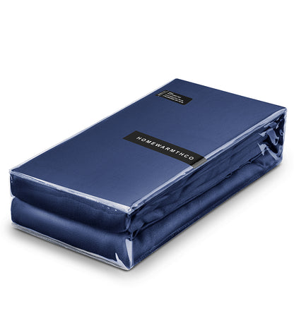 A set of blue duvet covers displayed a package on a white background