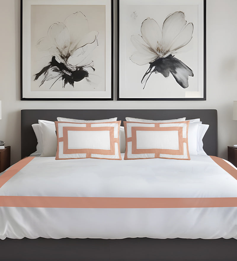 Duvet bed sheet cover with 2 pillows White with beige pattern