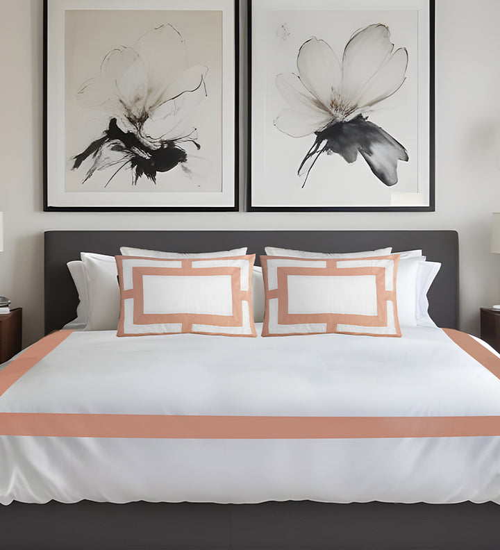 Duvet bed sheet cover with 2 pillows White with beige pattern